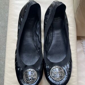 Tory Burch Shiny Black Flats with Silver Logo